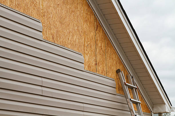 Professional Emergency Siding Repair technician working in Venus, TX